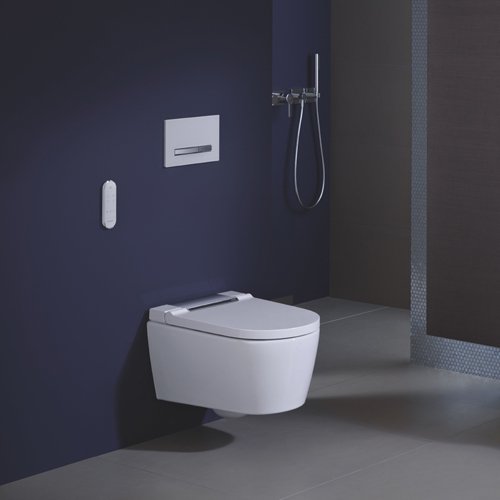#Geberit lanceert de nieuwe AquaClean Sela douchewc. Het uiterlijk is nog eleganter vormgegeven en de douchewc biedt nieuwe en verbeterde functies voor extra comfort. Kom de AquaClean testen in onze showrooms: bit.ly/2lZwsqN