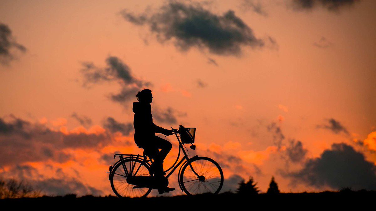 Zei_world's tweet photo. 🚲🛴C'est la semaine de la mobilité, l'occasion peut-être de changer de moyen de déplacement ! 🛴🚲

Pourquoi pas essayer le vélo ? 

Peut-être que cette vidéo encouragera certains 😀

👉 https://t.co/g5ckDlCOlB https://t.co/HqHVq1aT93