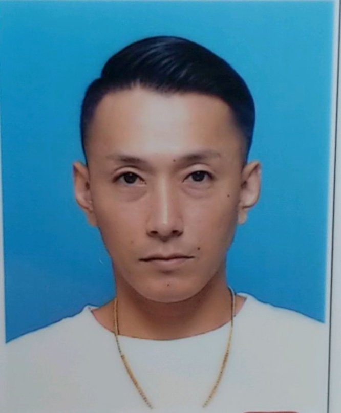 Twitter पर 黒石高大 新しい免許の顔 昨日も今日もパンチパーマのほーがいい パンチパーマに戻してって言われすぎて 床屋に駆け込みたい気持ちを圧し殺すのに必死です 笑 免許の顔 安定のブサイク いつもだけど 腑抜けた顔