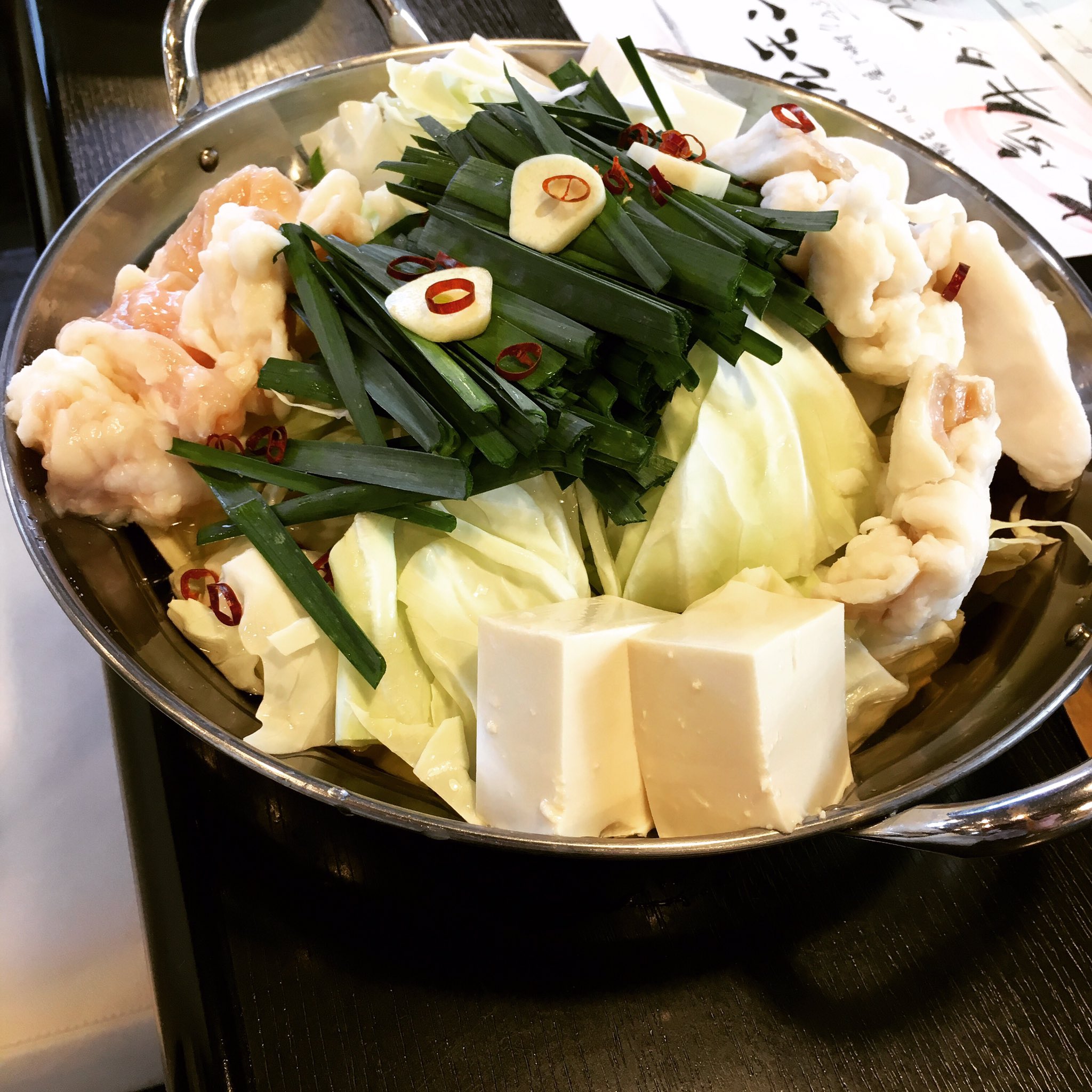 焼肉椿苑 على تويتر 今年もやります もつ鍋 ﾉ 夜は肌寒くなり 鍋も美味しい季節になってきました 椿苑では 焼肉で提供している肉厚の黒毛和牛の小腸と 人気のシマチョウを入れた醤油ベースのもつ鍋を作ります 焼肉 群馬県 太田 椿苑 もつ鍋 牛