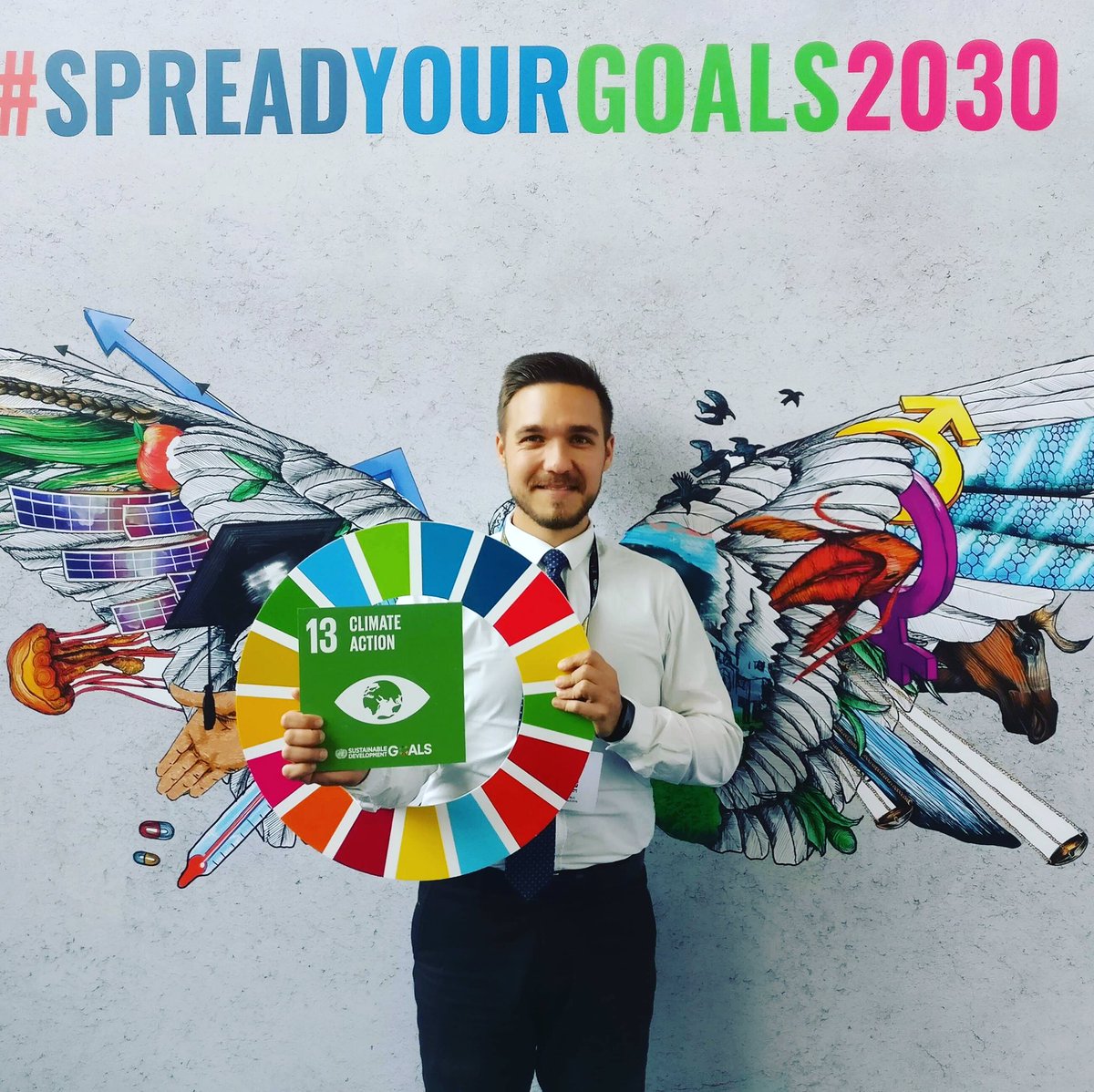 📢#PlasticFreePlux meets @UN! Today, our team member @totecology travels to the UN Youth Climate Summit in #NewYork with 100 young climate activists who received the 'Green ticket' to discuss actions against #ClimateChange 🌎#SpreadYourGoals2030 #PluxCup #Fridays4Future #Change