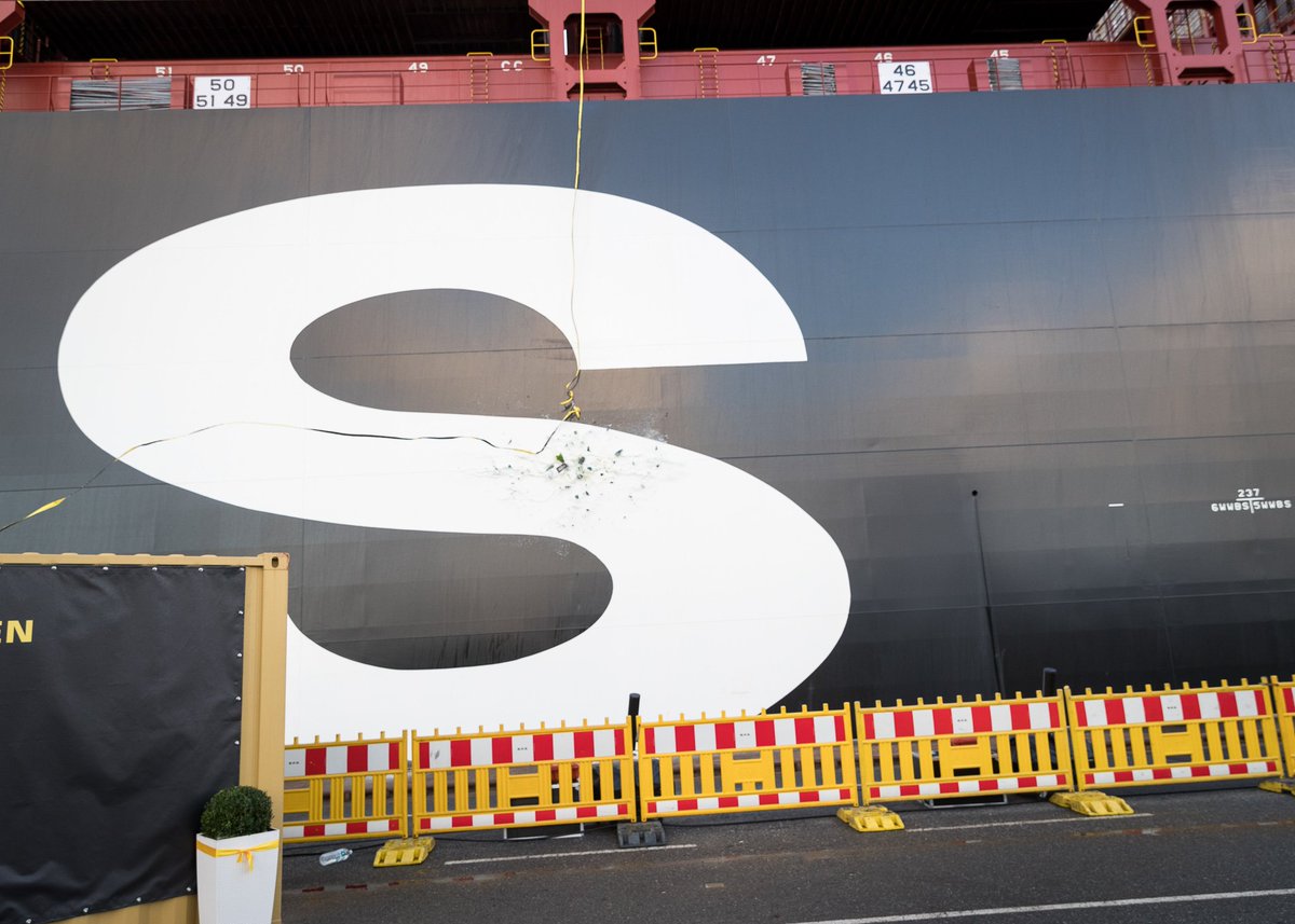 MSCCargo's tweet photo. On Tuesday 17 Sep, MSC Samar – the third vessel in the MSC Gülsün Class – was named at an elated naming ceremony in Bremerhaven. Mrs Samar Abouraad was chosen as the vessel's godmother and broke the ceremonial bottle of champagne on the hull. 💛⚓ #MSCSamar https://t.co/nlPQeZvzdX