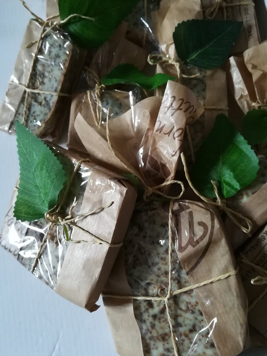 AromiGli's tweet photo. Packaging che passione!! Eccovi quello del fresco sapone al te' verde-limone! Più info/more info ➡ https://t.co/E2CtRCNo7r
#handmade #handmadesoap #packaging #packagingdesign #veganlife #bio #natural #palmoilfree #gliaromidicleopatra👁 #lifacciamonoi🍃 #ecofriendly #ecofriend https://t.co/pyci3n5rHj