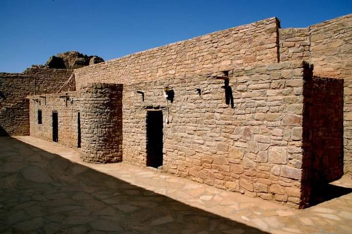 joufvisit's tweet photo. مسجد عمر بن الخطاب-رضي الله عنه-:من أقدم وأهم المساجد، ويعتبر من الآثار المهمة في منطقة الجوف بمحافظة دومة الجندل،وتعد مأذنته أول مأذنة في الإسلام ويبلغ ارتفاعها١٢،٧م https://t.co/UF5YuCLU0z