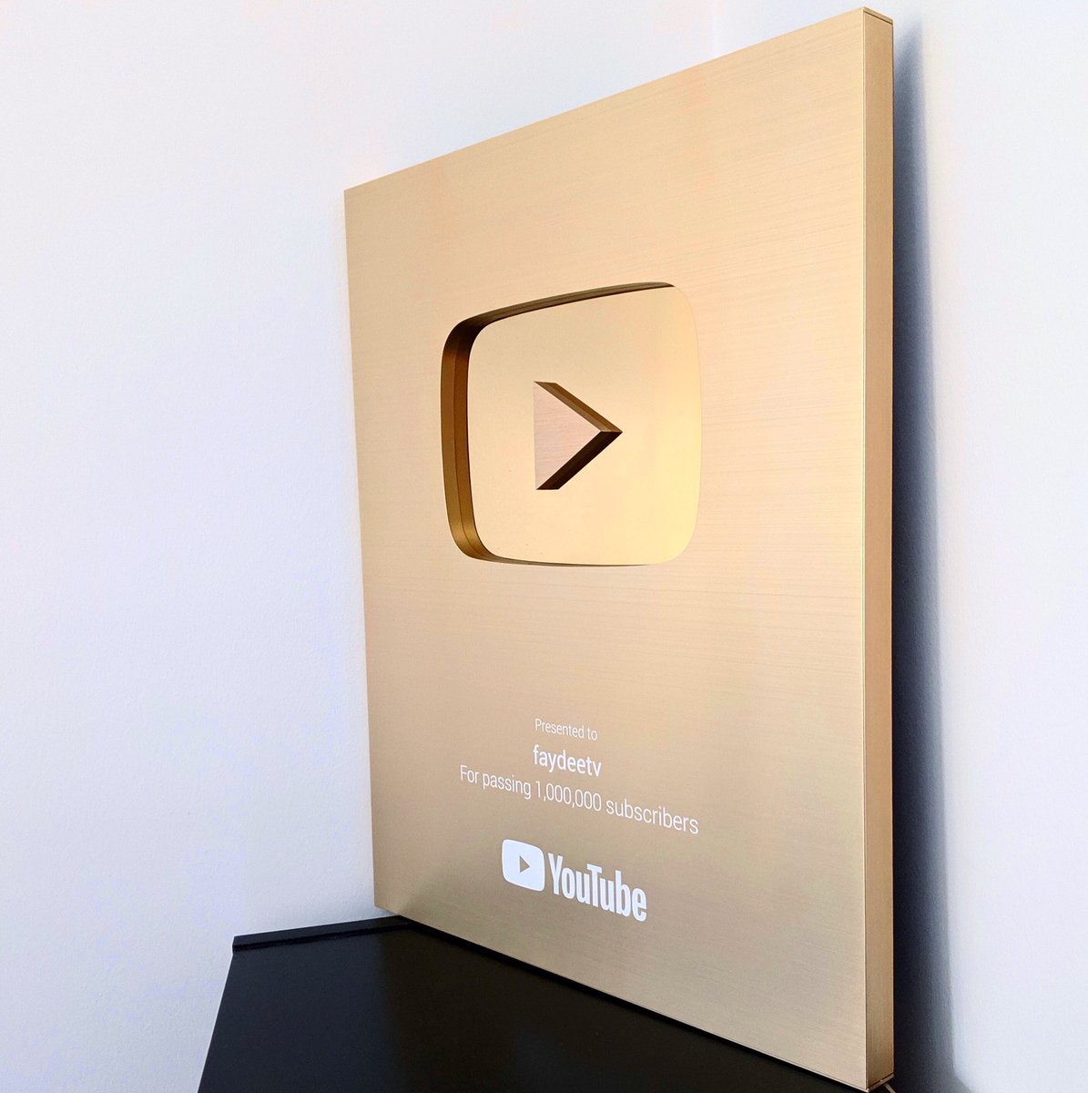 Faydee's tweet image. 1 Million subscriber Gold Creater Award came through today from #YouTube at the @BuckleupOnline HQ in Sydney! Can’t wait to get my hands on it when I come home! So grateful and thankful to my fans and supporters! Love you guys so much!! 🔥🎵❤️