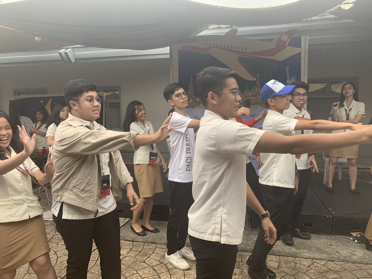 UST_ASC's tweet photo. Come and dance to the beat of the Shooting Star together with our very own student leaders!!
#FlightAirMV0015
#RecFair2019
#kinseABANTE https://t.co/ht6oUemaCW