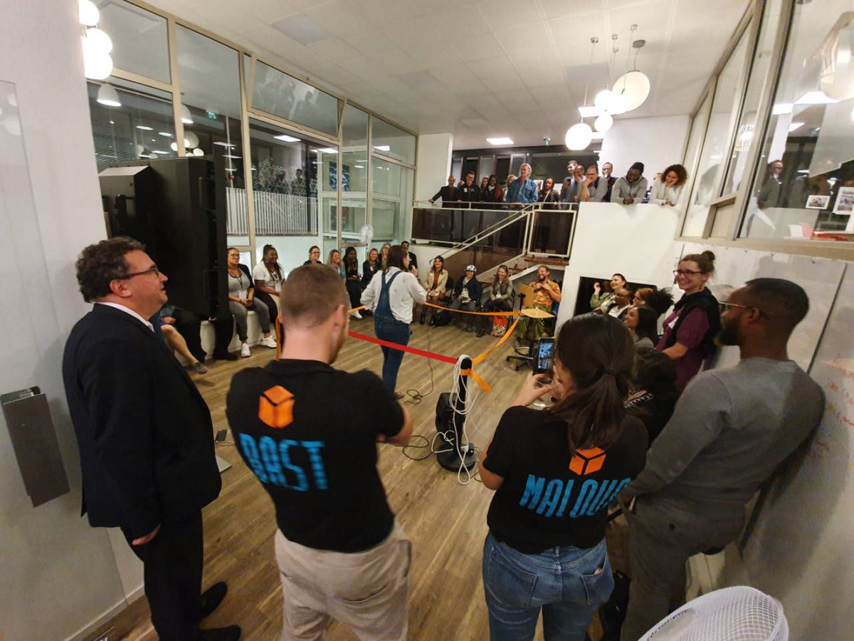 SolutionsWrim's tweet image. Hier soir WRIM a participé au #NetworkingLab 3 au #FabLab de Cergy.
Le #Starlabs était bien représenté.
Les pitchs ont commencé à l'extérieur, pour se terminer sur... un #ring. ⚠️
Une belle soirée, animée de main de maître par Bastien.