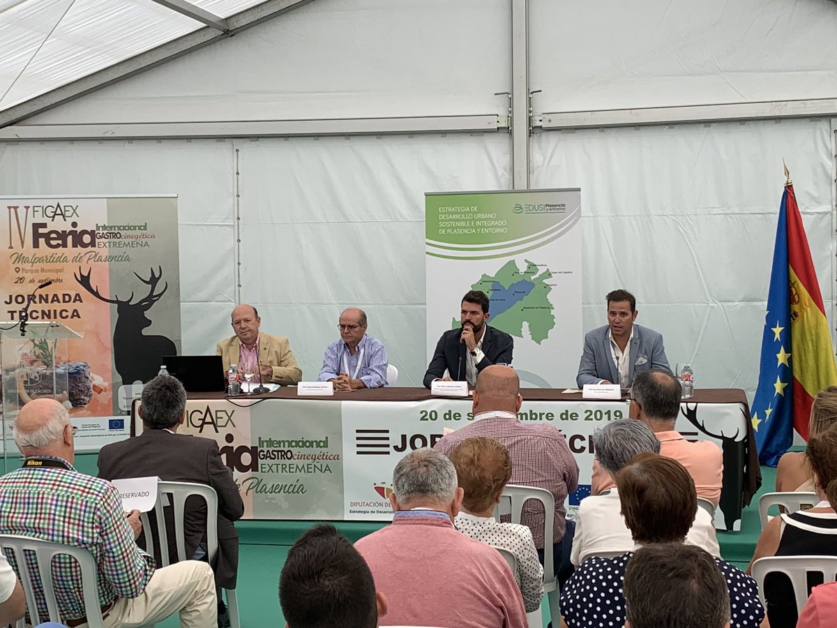 El Alcalde de <a href="/AYTOMalpartida/">AYTO. Malpartida</a> <a href="/BMRaulgacho/">Raúl Barrado Módenes</a> da la bienvenida a la Jornada Técnica #FIGAEX2019