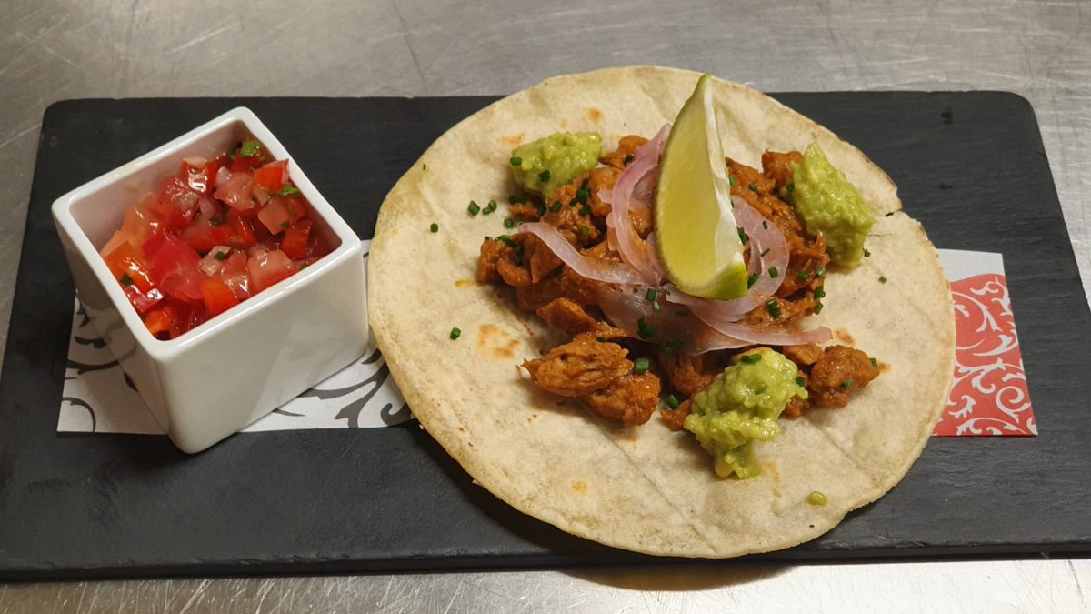 ¿Estás en el centro y necesitas un descanso? Haz una pausa en #EstadoPuro y prueba nuestro taco de #CochinitaPibil con #guacamole #pulledpork #cebollamorada y un toque cítrico de #lima 💚☺
.
.
.
#EstadoPuro #PacoRoncero #TacoCochinitaPibil