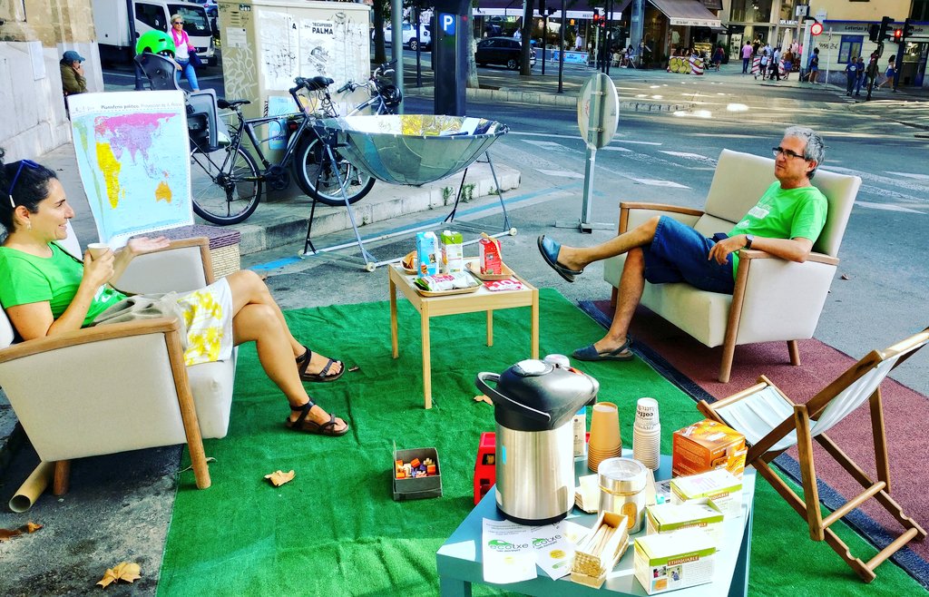 Ecotxe_SM's tweet photo. 🅿️ 🌳 Ja som al #PARKingDay de Palma!
Canviem la prioritat de l'#EspaiPúblic! Més parcs, menys cotxes.
Per cada #CotxeCompartit eliminam 10 cotxes privats del carrer. https://t.co/D4YQfpQb4o