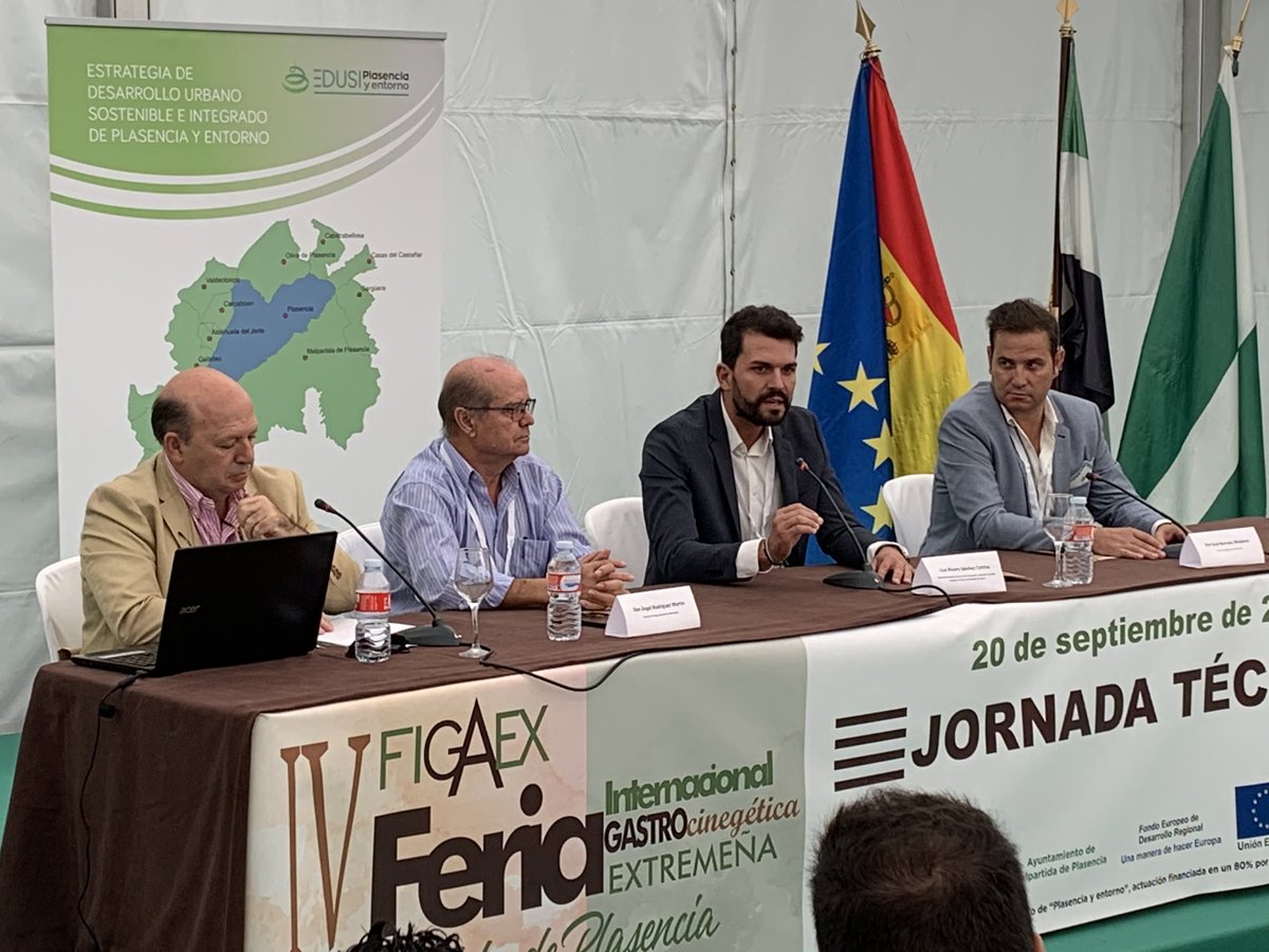 El Diputado <a href="/AlvaroSCotrina/">Álvaro Sánchez Cotrina</a> de <a href="/Turismo_DipCC/">Turismo Provincia Cáceres</a> <a href="/DiputacionCC/">DiputacionCC</a> pone en valor la importancia de que los fondos #DUSI lleguen a las zonas rurales y desea que todos aprendamos y aprovechemos la Jornada Técnica #FIGAEX2019 para seguir desarrollando nuestro territorio