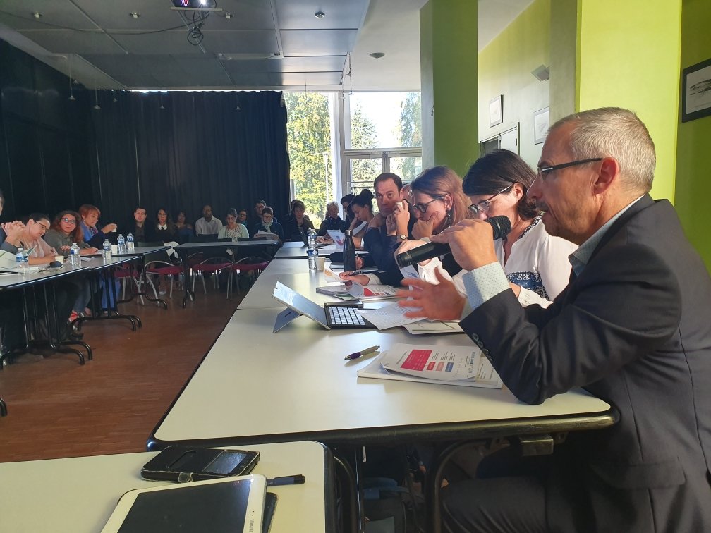 Prefet77's tweet photo. Les bailleurs sociaux ayant du patrimoine en #SeineEtMarne ont été réunis à la #DDT77 pour la traditionnelle présentation de fin d'année des grandes orientations des politiques publiques de l'#habitat. Avec #DDCS77 https://t.co/oDbW4cnym2