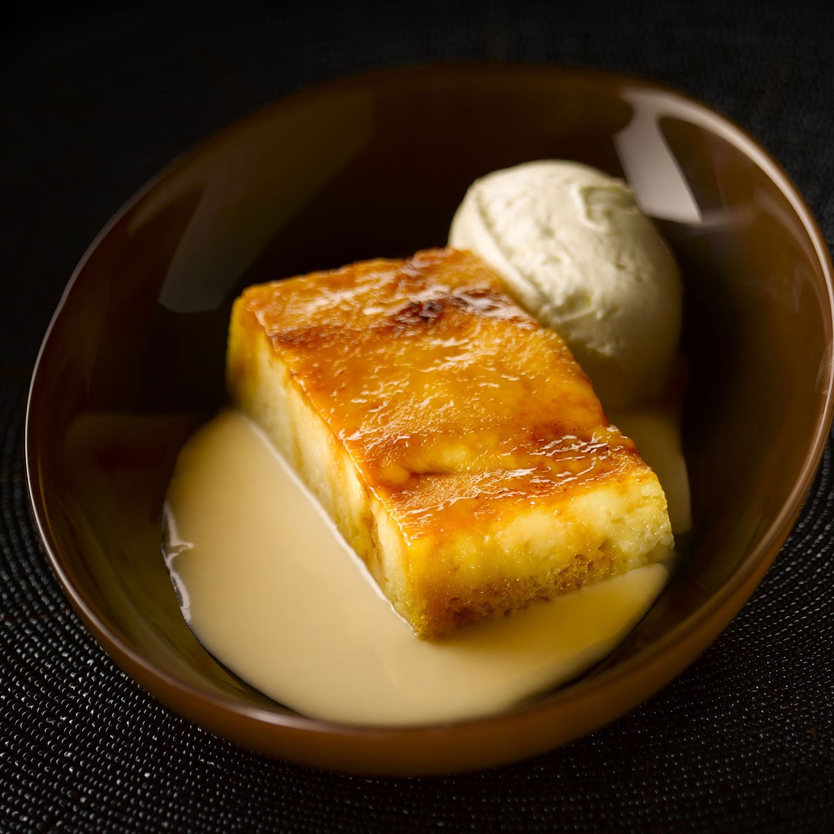 Momento único✨💜 Torrija de brioche caramelizada con helado de vainilla en una tarde soleada... ☺
.
.
.
#EstadoPuro #PacoRoncero #torrijacaramelizada #TorrijaConVainilla #Deliciousfood