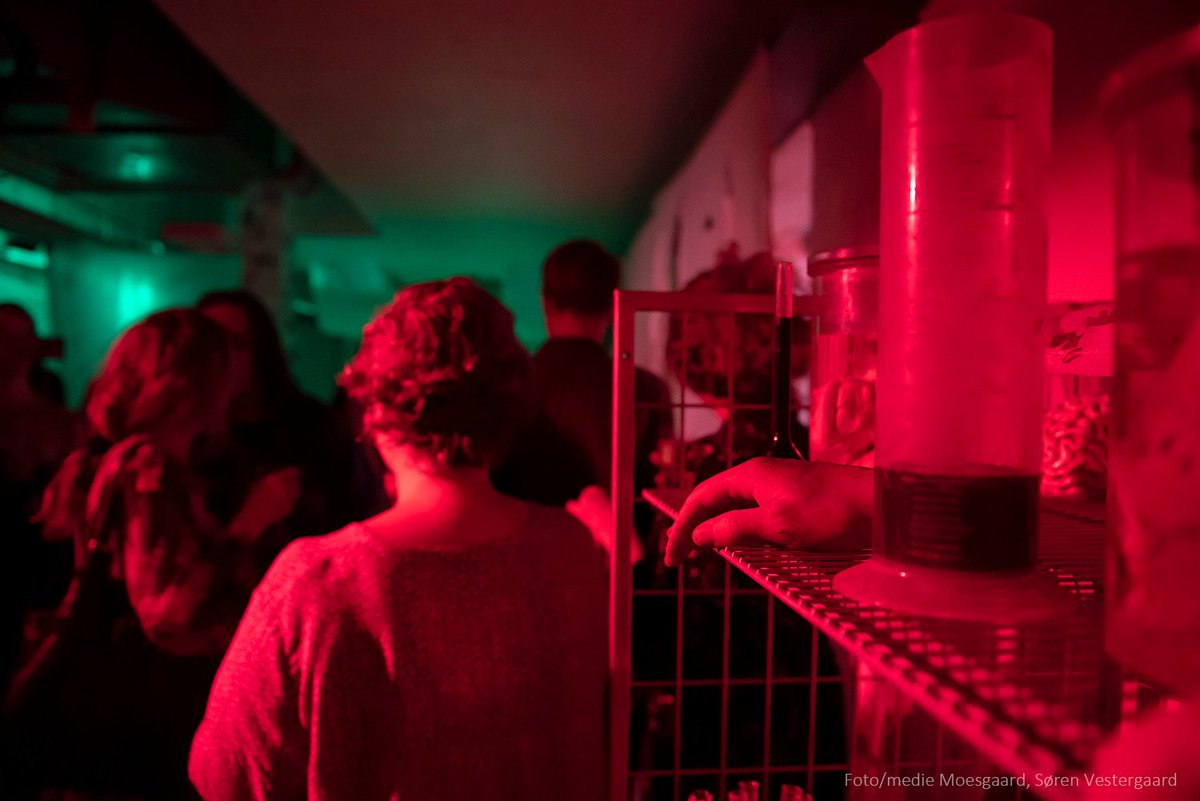 MathiasClasen's tweet photo. Photos from my monster workshop at @AarhusUni Faculty of Arts's summer party. Good times were had in a very spooky basement! #artsaudk #ccaudk https://t.co/HlsMW0PyuI