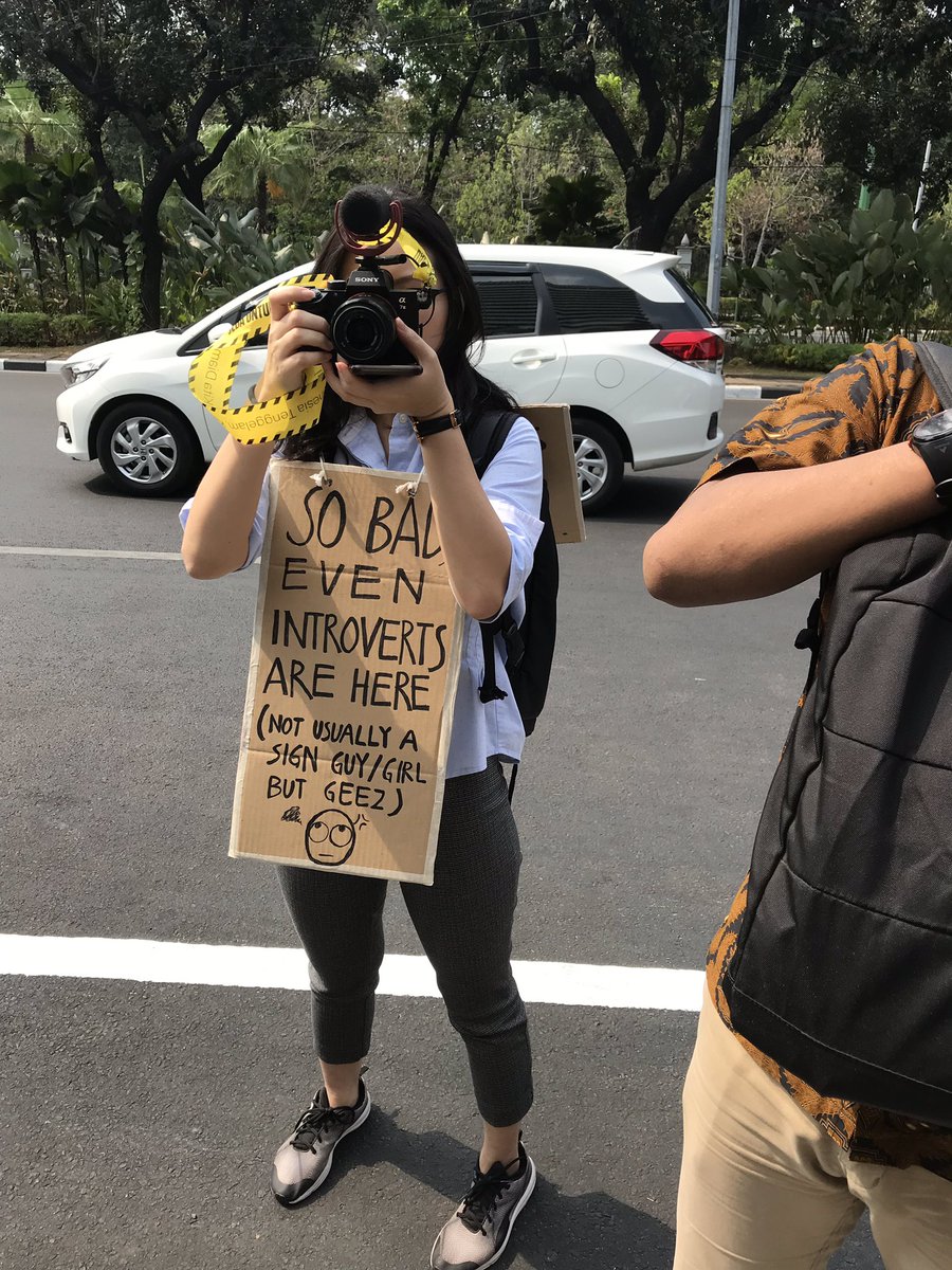 we’re marching together with our posters and our heart to raise this awareness. WE SHOULD ACT! GOVERNORS SHOULD ACT! PEOPLE IN POWER SHOULD LISTEN AND ACT!

#JakartaClimateStrike #JedaUntukIklim #ClimateStrike