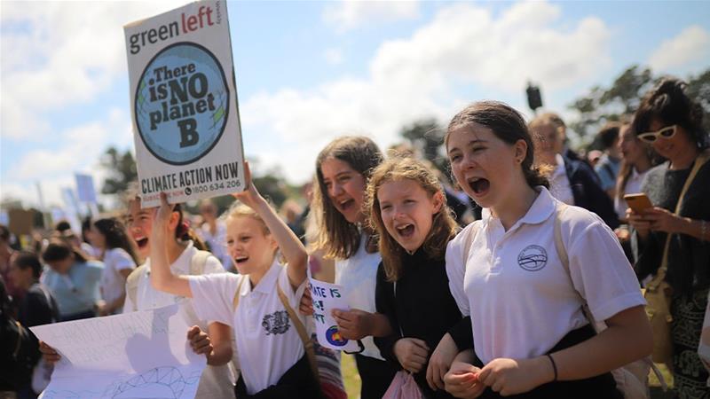 AJEnglish's tweet photo. ‘There is no Planet B’

Hundreds of thousands of protesters across the Asia Pacific have kicked off the start of a worldwide #ClimateStrike  to call on their gov’ts to take urgent steps to tackle the climate crisis https://t.co/Sd8Iq5E0U2 https://t.co/DPuv6UHG93