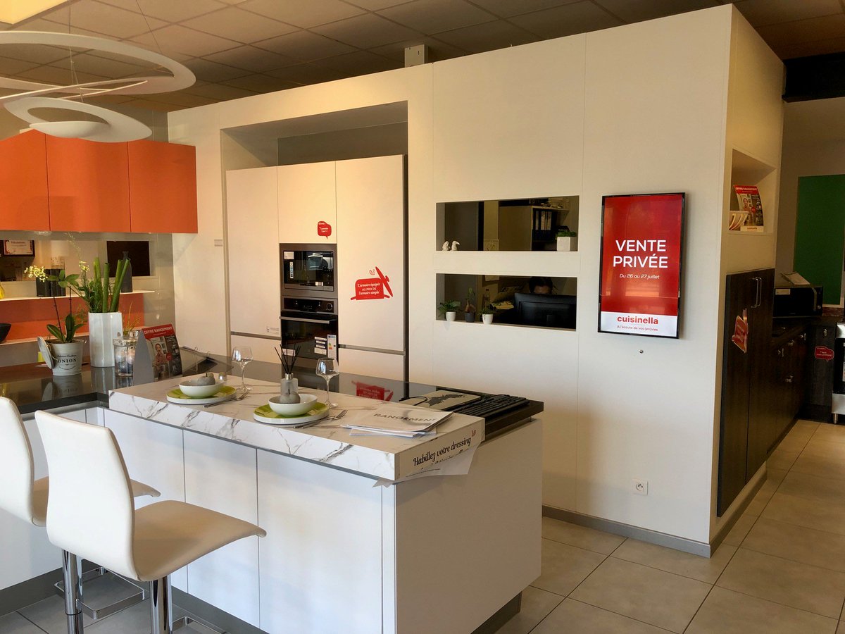 BforPro's tweet image. Nous continuons à déployer la solution @deepidoo dans les magasins @cuisinella : aujourd'hui, c'est celui de Blois ! 👍
#DigitalMarketing #signage