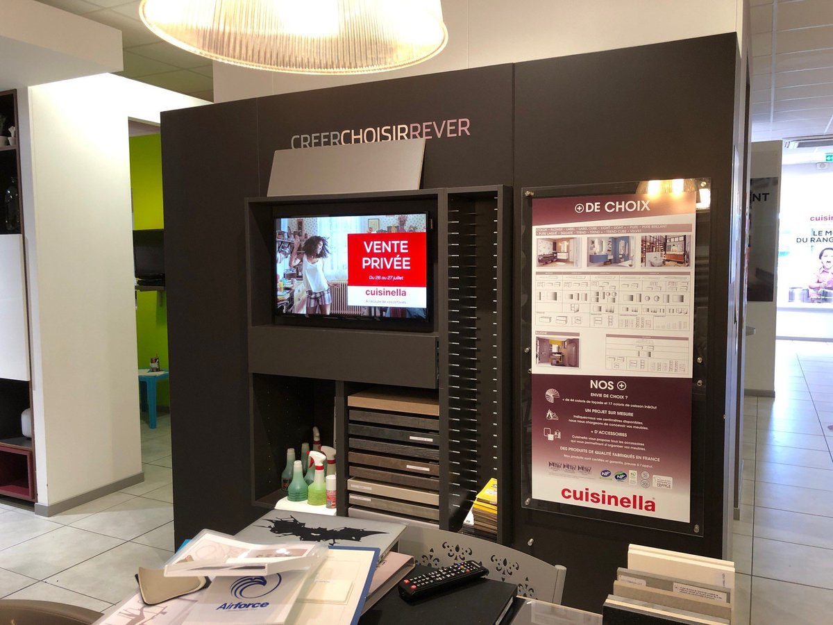 BforPro's tweet image. Nous continuons à déployer la solution @deepidoo dans les magasins @cuisinella : aujourd'hui, c'est celui de Blois ! 👍
#DigitalMarketing #signage