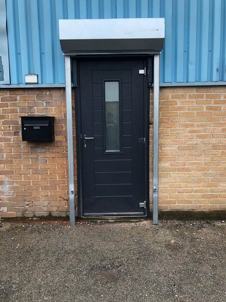 Going old school with this manually operated security shutter.

Call 0114 244 1178 or click on the link below to visit our website for further information.

bit.ly/2UtaHfa #crshutters