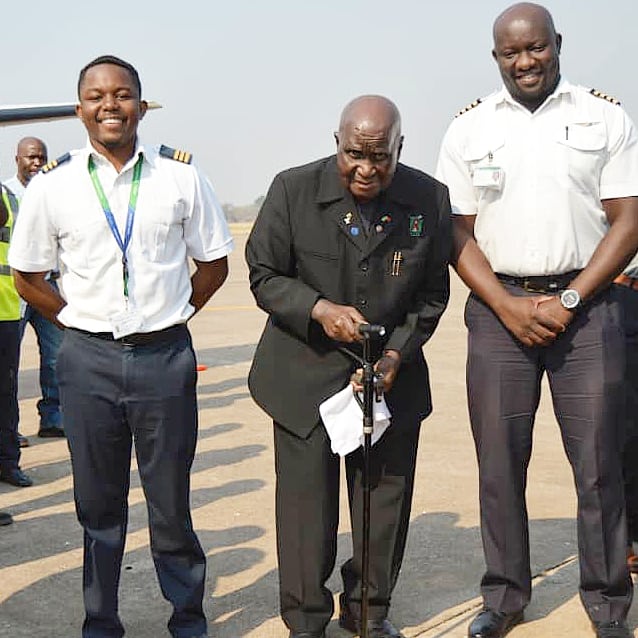 KalengaKamwendo's tweet photo. God continues to show His grace!! 😭 what an honour to fly the founding father of Zambia His Excellency Dr. Kenneth Kaunda! 🙏🏾 never in my wildest dreams. Dream on, impossible is nothing! https://t.co/3RacFtGNx8