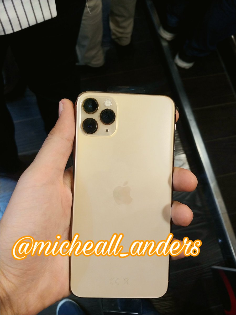 Micheall_anders's tweet photo. the new #iPhone11ProMax looks #stunning in person 😍😍
although im kinda #scared about those #cameras possibly breaking other than that it looks #gorgeous 💪
#apple #smartphone #mobile #iphone #iphone11 #applewatch #newiphone https://t.co/o1XlNjQmmp