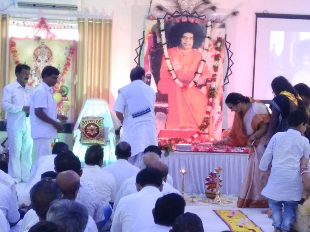 sathyasaiodisha's tweet photo. Loving Sairam..
District Level Devotees Meet has been organised by Katapali, Patikarpali, Dang & Cement Nagar Bhajan mandali of Bargarh Samithi of Bargarh Dist on 15/09/2019.
#devoteesmeet
#bhajan
-Media Team https://t.co/hoRn2xRiQX