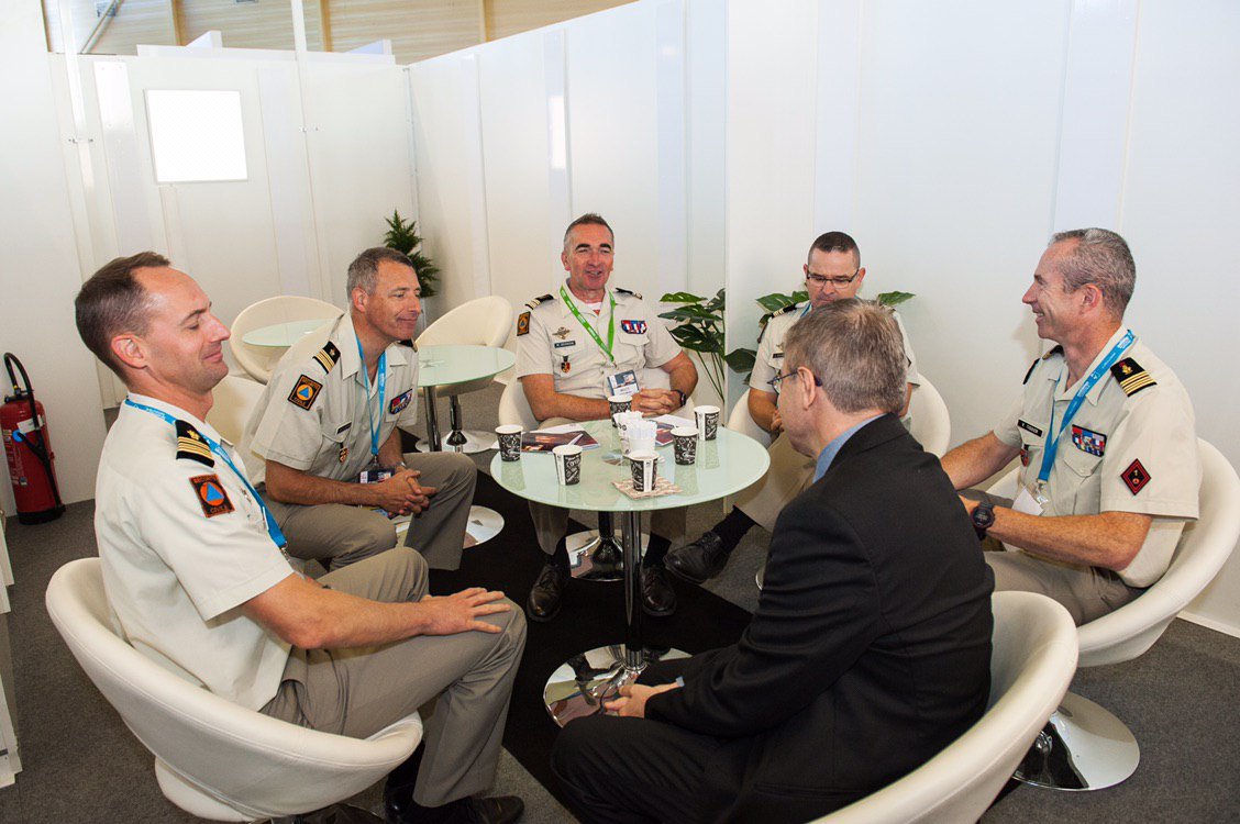 SecCivileFrance's tweet image. Ce matin au @congresSP2019 le Préfet A Thirion directeur général de @SecCivileFrance a reçu les chefs des Unités d&apos;instruction et d&apos;intervention de la Sécurité Civile #UIISC accompagnés du commandant des formations militaires et de son chef d état-major. 
@uiisc1 @Uiisc7 #uiisc5