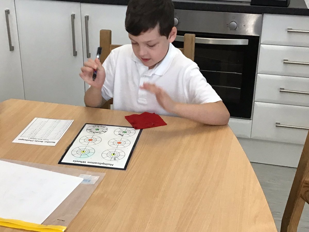 BartonCloughOak's tweet photo. Great maths packs this morning. #NoNoiseInTheRoom #KeepingFocus https://t.co/qI7aP47g6f