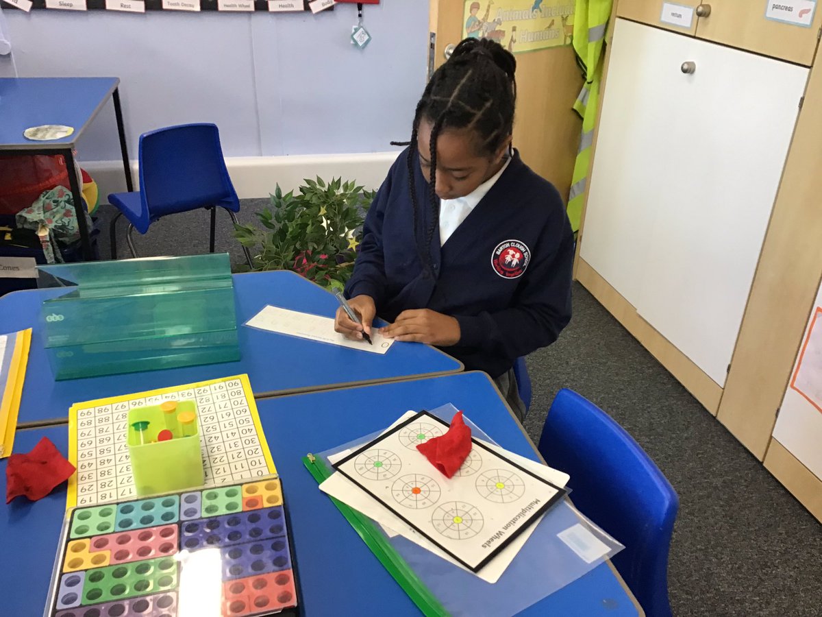 BartonCloughOak's tweet photo. Great maths packs this morning. #NoNoiseInTheRoom #KeepingFocus https://t.co/qI7aP47g6f