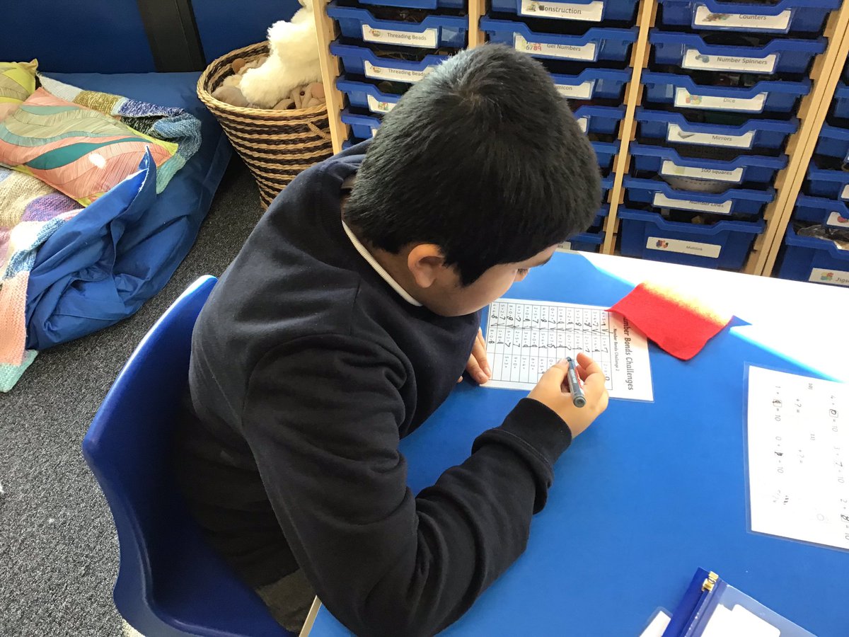 BartonCloughOak's tweet photo. Great maths packs this morning. #NoNoiseInTheRoom #KeepingFocus https://t.co/qI7aP47g6f