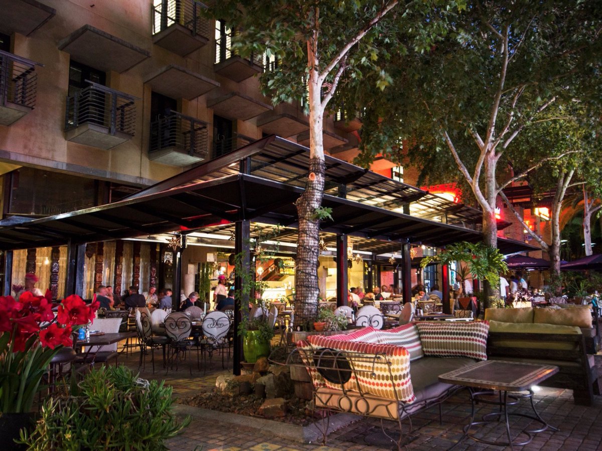 Kitamu_SA's tweet photo. Fridays are always sweeter when it's the start of a long weekend. So celebrate by joining us for cocktails,  amazing food, and live music. Click here to reserve a table https://t.co/qXx9aVfzoh or call us on 0116841477 #HappyFriday #longweekend https://t.co/0eWbybVus4