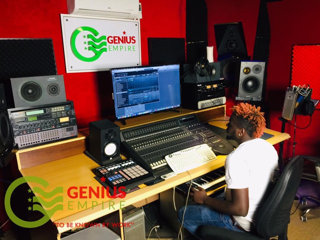 GeniusEmpireRe1's tweet photo. All you have to do is pay full amount for the first recording, and get a 50% discount off the second recording! Isn’t that amazing 😉? #DoubleRecordingDiscount https://t.co/75M58V3Wnj