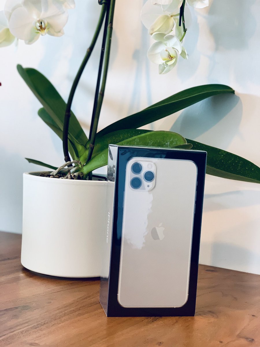 danielaGcom's tweet image. ich will ja nicht angeben... aber in diesem fall: ERSTE!!!!! 🙏🏻😆💪🏻☀️☀️☀️ #apple #appleiphone11promax #endlichda