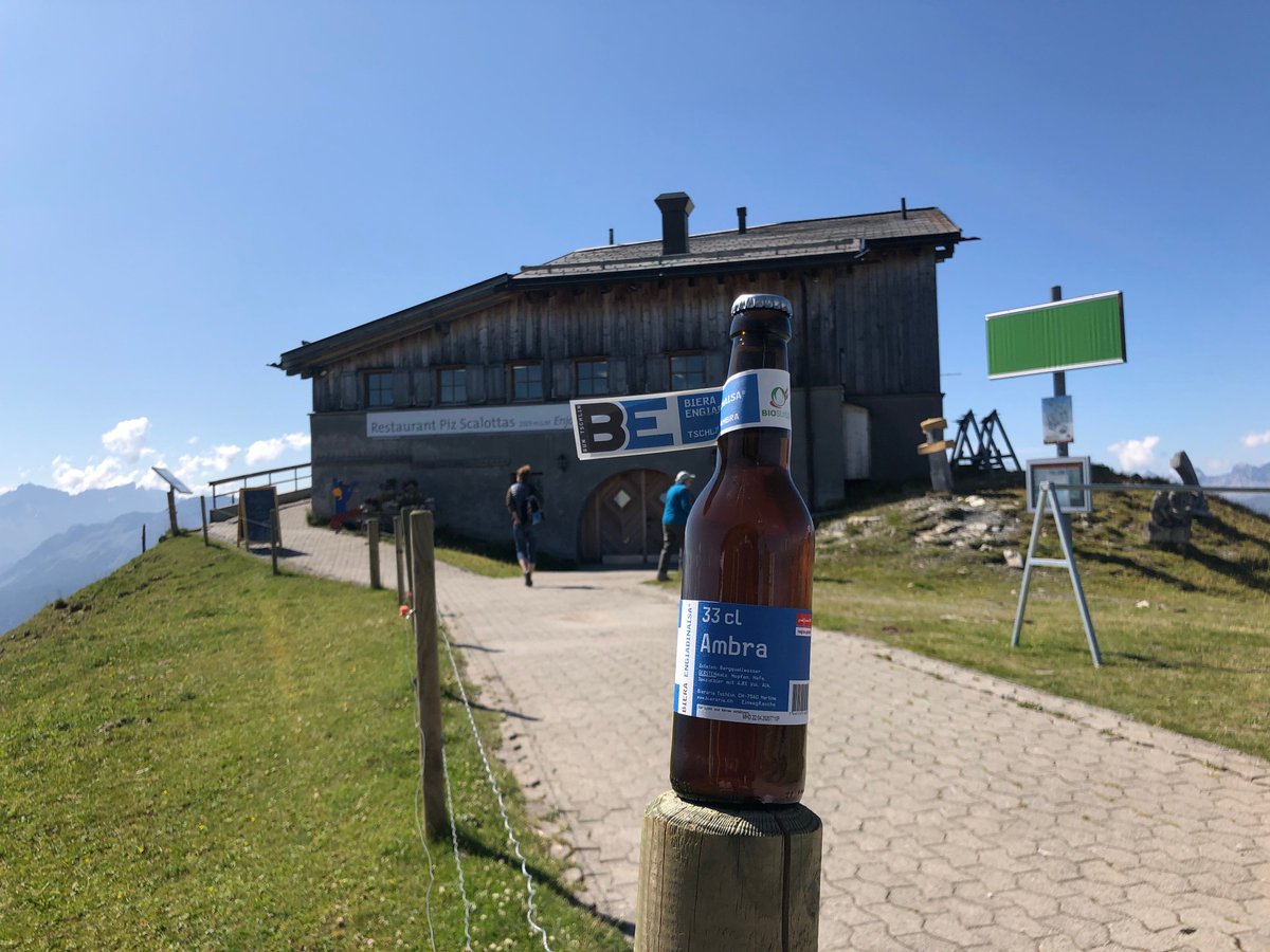 bieraria's tweet photo. BE Tschlin ambra - neu im Bergrestaurant Piz Scalottas, Lenzerheide. Ein Bergbier passt auch bestens auf 2323 m ü.M.! https://t.co/Cy3JIoiXBT
#bieraria #bierariatschlin #bergbier #biobier #bier #tschlin #engadin #engadinscuol #tschlinerbier #tschlinambra #pizscalottaslenzerheide https://t.co/h2iXRtpo5P