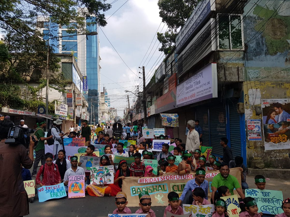 NahinRezwan's tweet photo. #Global_Climate_Strike
#Youth4Earth
#Greta_Thunberg
#We_Want_Justice
#We_Want_Compensation
#Stop_Carbon_Emission
#Ban_Single_Use_of_Plastic
#Friday_For_Future
#Barishal_Division
#Bangladesh https://t.co/onfZ7gXmQR