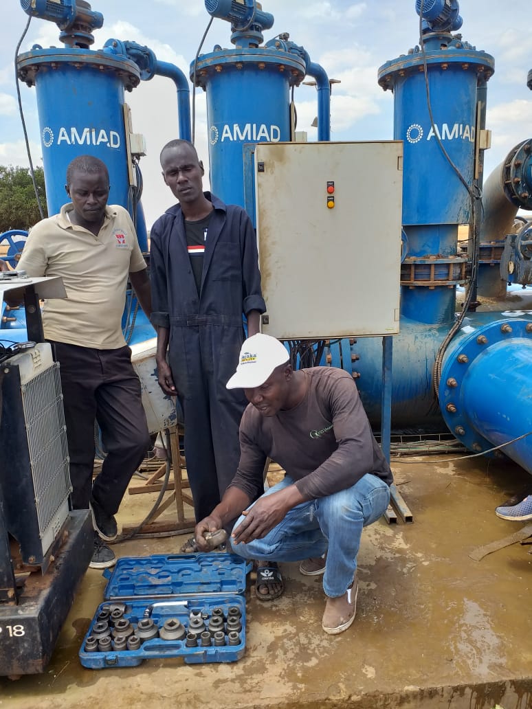 greenaravaagrit's tweet photo. The filtration unit in the Galana Kulalu food security project, is one of the most important parts of the system. Here we can see our dear Francis helping the NIB experts fixing yesterday the filtration system. https://t.co/925sjpoahS