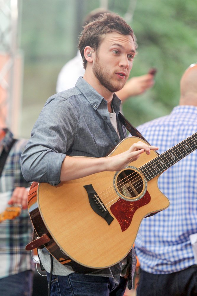 Happy 29th birthday to American Idol winner Phillip Phillips (pic, PR Photos)! 