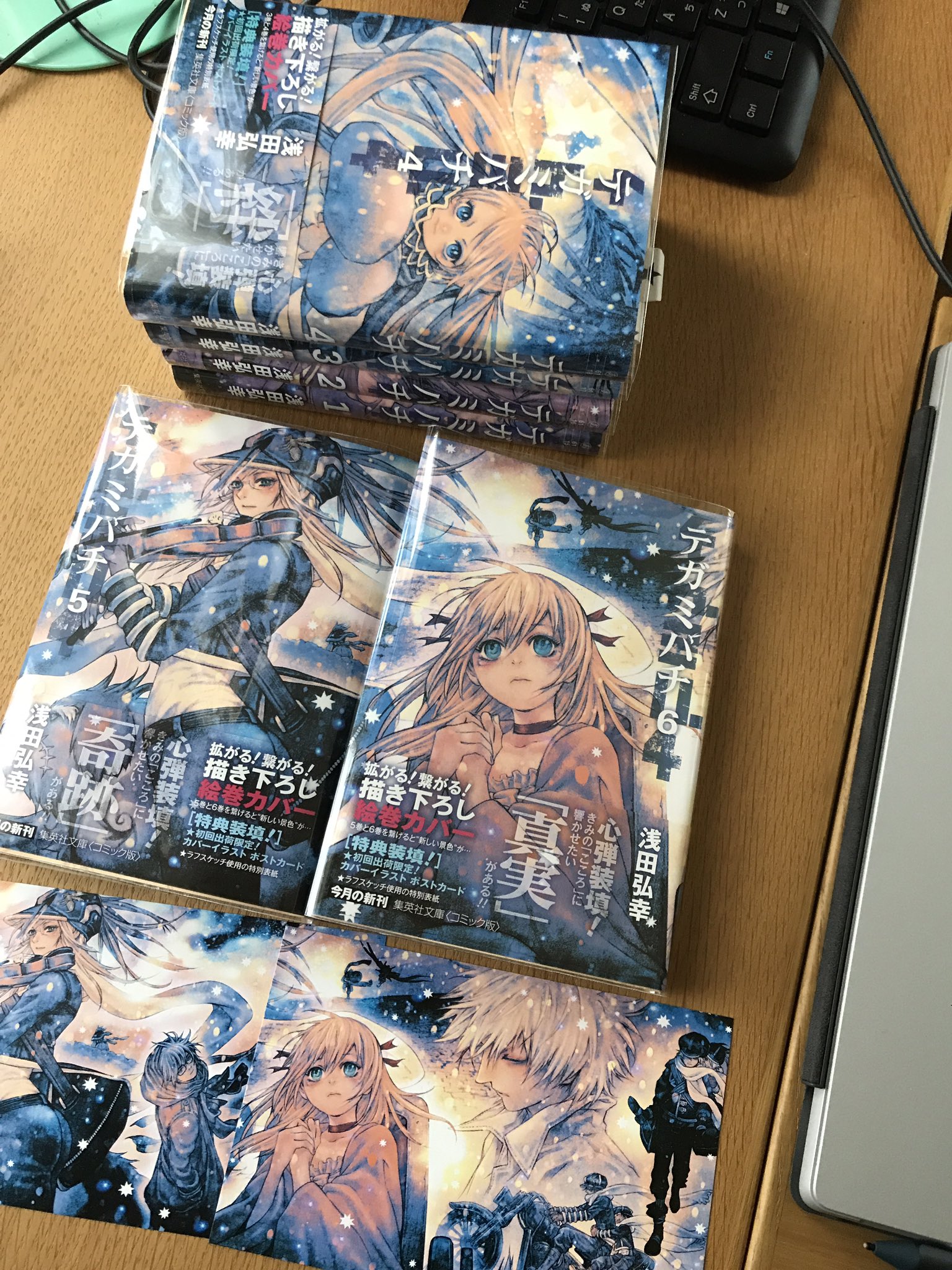 ずーちゃ 5巻6巻届いた 透明のブックカバーもゲットしたので 早速全部に装着 これで 素手でベタベタ触っても大丈夫 D ハァハァ Ooいや別に手袋して読んでたわけじゃないけど テガミバチ 浅田弘幸 ずーちゃ 5巻6巻届いた 透明のブックカバーもゲットしたので 早速全部に装着 これで 素手でベタベタ触っても大丈夫 D ハァハァ Ooいや別に手袋して読んでたわけじゃないけど テガミバチ 浅田弘幸