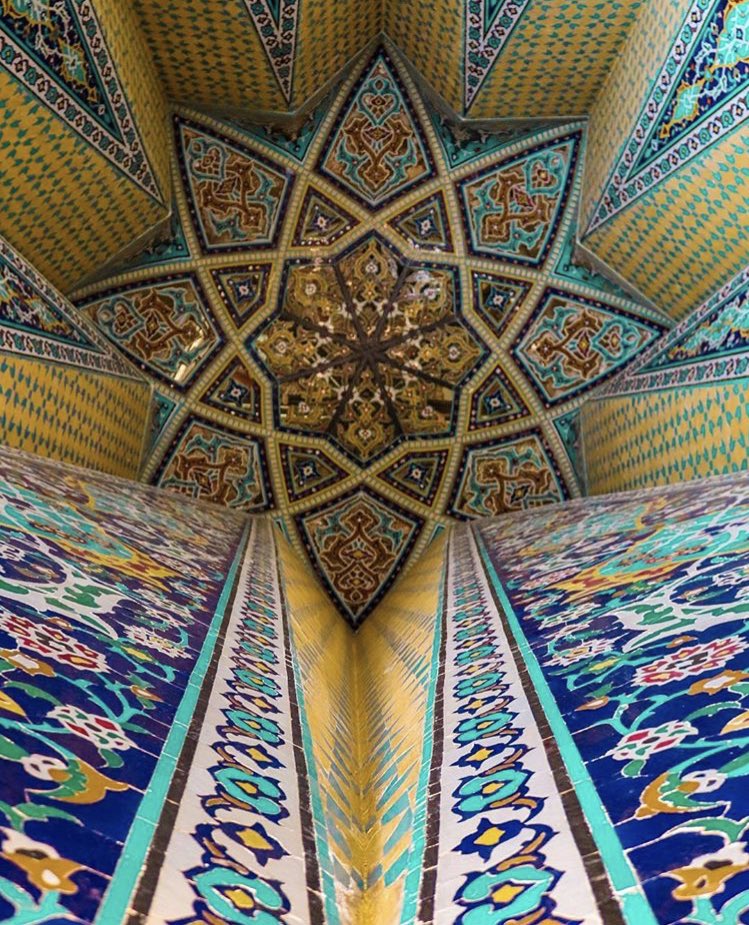 Iran_Style's tweet photo. Tomb of the mystic poet #BabaTaher in #Hamedan. Image via #KianaAein. #architecture #art #travel #PeaceInIran🕊 https://t.co/vXLDg6PvXb