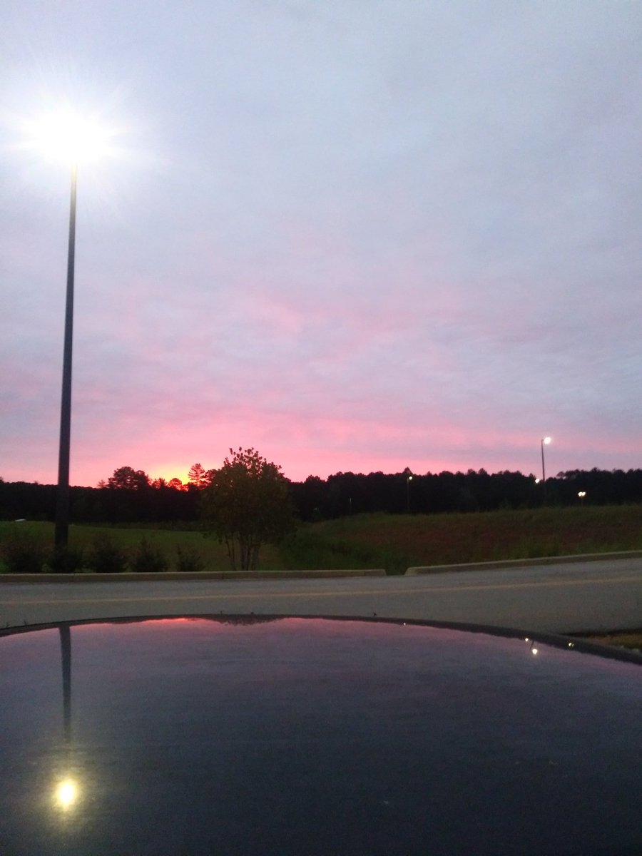 @NULOOKREFINISH Took this one yesterday
#LookUpWakeUp
#InTheCarolinas