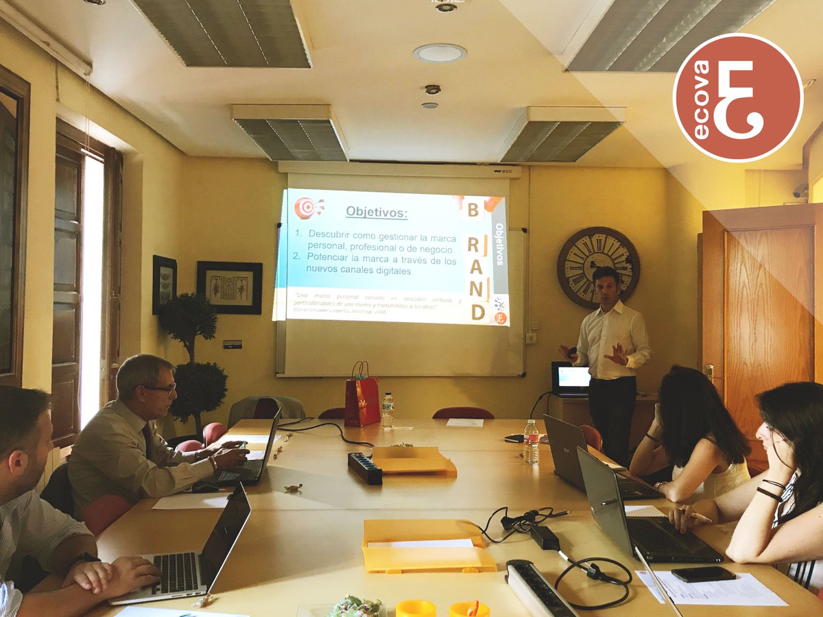 ECOnomistaVAlor's tweet photo. Día de aprendizaje con Rafael Cabezudo y su formación <<Presencia digital en Internet >>. ¡Gracias a Rafa y a todos por asistir!
😀 😀 😀 😀
¡Ha sido todo un placer!
#ecovacyl #cursosecova #formación #aprendizaje #reciclaje #rrss #cursorrss #cursopresenciadigital https://t.co/WqMJLRjfbO