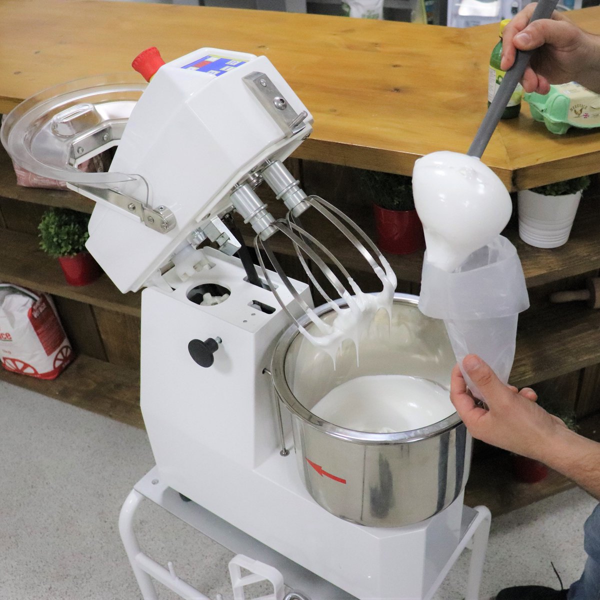 LLKLTD's tweet image. Why should operations that cook a variety of dishes consisting of both softer and thicker components waste money and kitchen space on both #dough and #planetarymixer s? Read this blog to learn about LLK's #MultifunctionMixer, the kit that can do it all! 💪linda-lewis.co.uk/blog-post/intr…