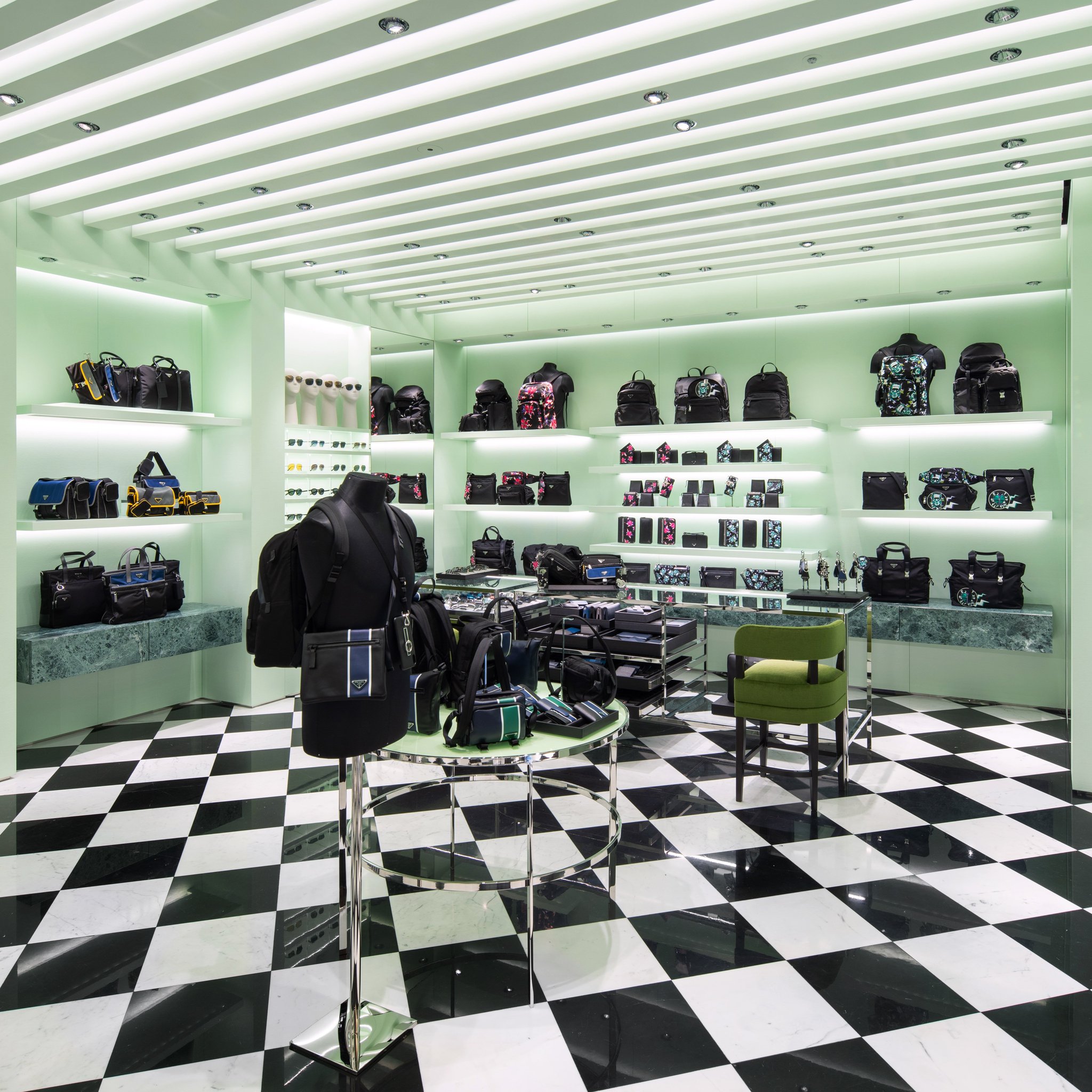 Prada Japan Auf Twitter 本日 大丸心斎橋店本館2階にリロケーションしオープンしたショップには バッグ ウェア シューズをはじめ 幅広いコレクションがそろいます 新しく生まれ変わった プラダ 大丸心斎橋店にぜひご来店ください 大丸