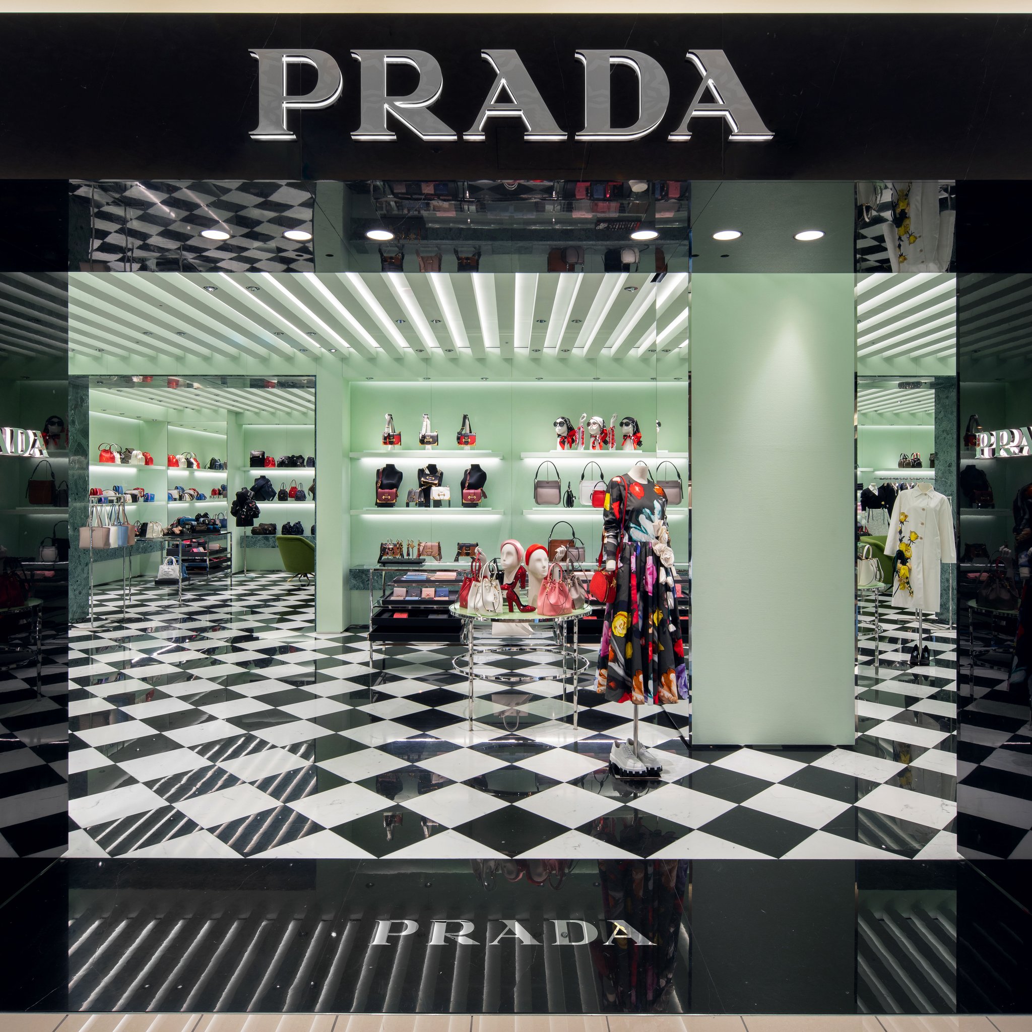 Prada Japan Auf Twitter 本日 大丸心斎橋店本館2階にリロケーションしオープンしたショップには バッグ ウェア シューズをはじめ 幅広いコレクションがそろいます 新しく生まれ変わった プラダ 大丸心斎橋店にぜひご来店ください 大丸 Prada Japan Auf Twitter 本日 大丸心斎橋店本館2階にリロケーションしオープンしたショップには バッグ ウェア シューズをはじめ 幅広いコレクションがそろいます 新しく生まれ変わった プラダ 大丸心斎橋店にぜひご来店ください 大丸