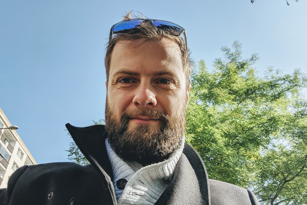 Welcome party jsem nestihl, ale konečně vyrážím na <a href="/webexpo/">WebExpo Conference - May 27-29, 2026</a>! Zítra budu mluvit o ošklivých webech a ne, nebude to stejné jako na jaře na <a href="/czechonlineexpo/">Czech On-line Expo</a>. Ukážu i data z kavárny a víc dat obecně.