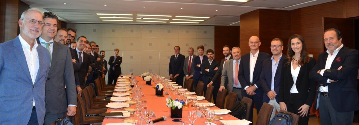 VirtualDesk_es's tweet photo. Hemos participado en el coloquio-almuerzo de @aslan_es con @matos_joao1 en representación de #VirtualDesk, @CarmenGRoger, Subdirectora General de Tecnologías de la Información y las Comunicaciones del @_minecogob , y los jefes de área Juan Enrique de Frutos y Francisco Hernández https://t.co/Uo4HS1mcfM