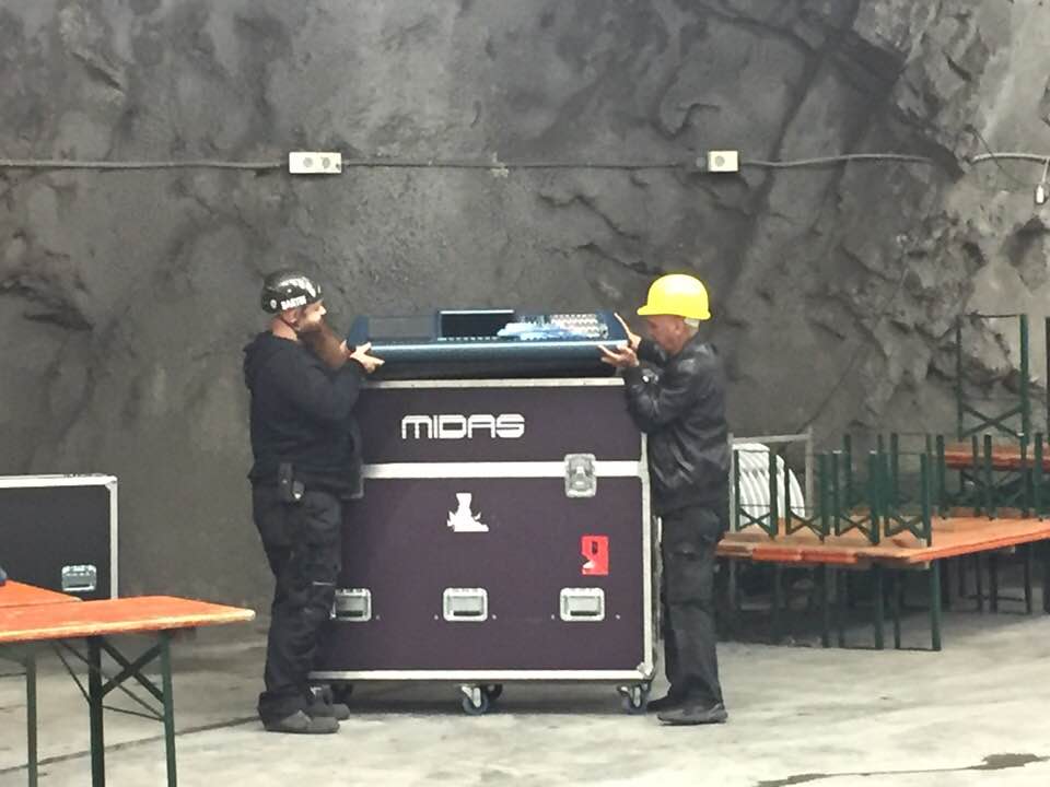 Morgen! Es gibt eine Abendkasse bei #einenachtimbergwerk:
Wir bauen schon mal auf...
#gothic #newwave #nachtimbergwerk #synthpop #darkwave #alternative #literatur #wgt #wavegotiktreffen @thencomessilence @otto_dix_official @romeneofolk @torul_official @eventsimstollen