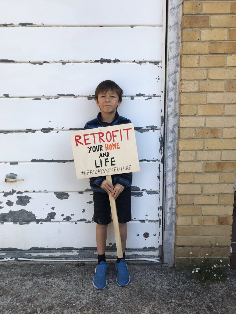 harrypaticas's tweet photo. We are on our way to Millbank for #GlobalClimateStrike #schoolstrike4climate #FridaysForFuture Great atmosphere at #HonorOak and the #overground as we head into central London #retrofit #retrofityourhomeandlife https://t.co/7hwPOOcf2o