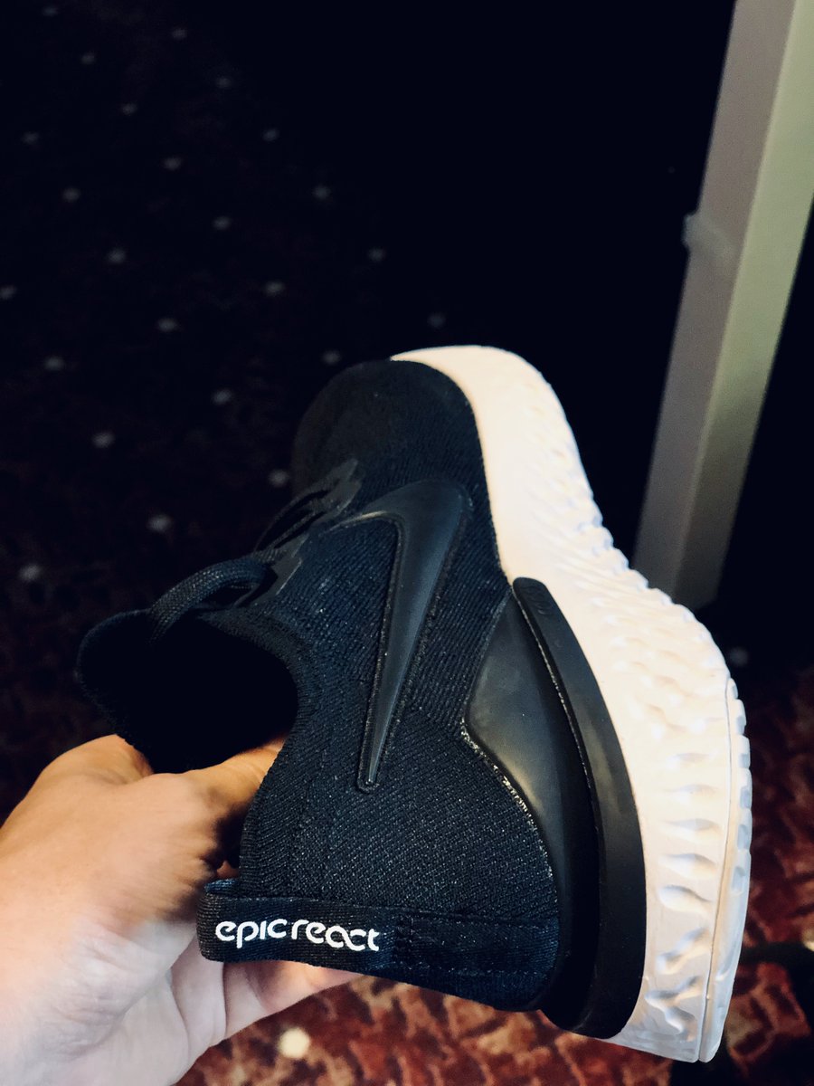 JesseDobbelaere's tweet photo. Coincidentally, my new sneakers reflect my preferred choice of frontend framework #react #nike #epicreactflyknit2 https://t.co/v2tsMf3S3g