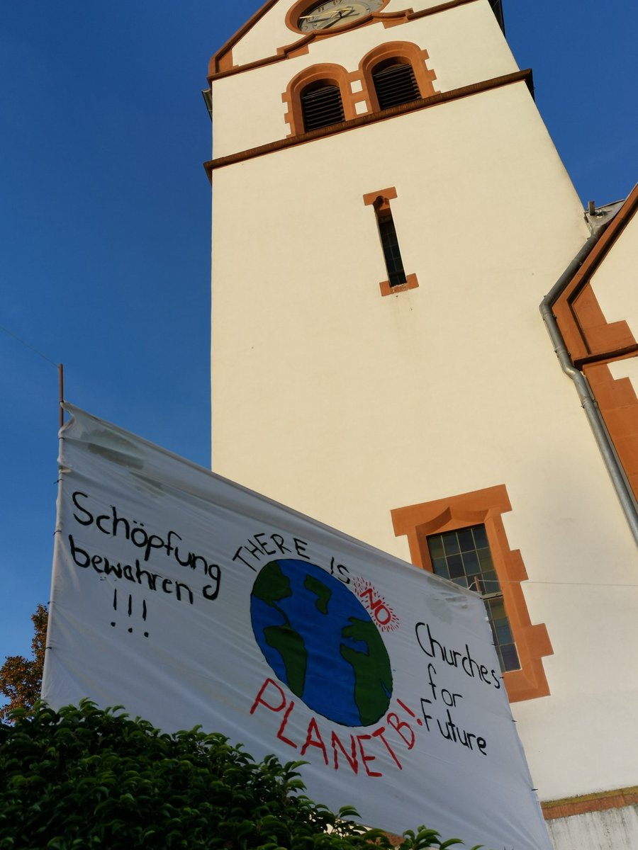 pfarrerinlotte's tweet image. Heute Klimastreik! Wir Christ_innen finden auch: Schöpfung bewahren ist der heiße Scheiß! (übrigens schon seit 40 Jahren, just saying) #churchesforfuture #Klimastreik #wirhabendasschönstebanner